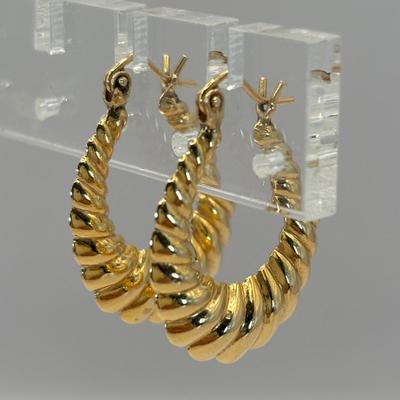 LOT:309: Gold Ribbed 14K Hoop Earrings 2.5g