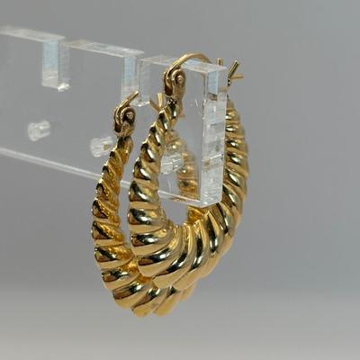 LOT:309: Gold Ribbed 14K Hoop Earrings 2.5g