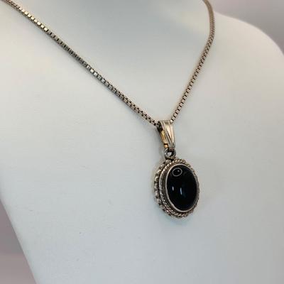 LOT:317: Sterling Silver 925 Necklace - 19.5" Long Box Chain with 925 Black Onyx Pendant
