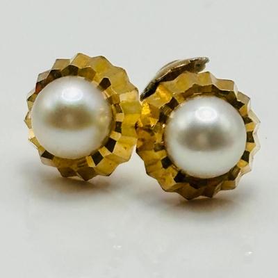 LOT 321: Vintage Cultured Pearl with 18K Gold Pierced Post Earrings with Screw Backs 1.4 gtw