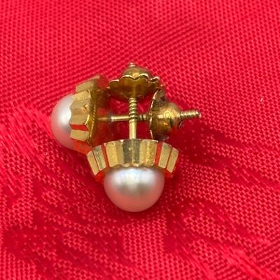 LOT 321: Vintage Cultured Pearl with 18K Gold Pierced Post Earrings with Screw Backs 1.4 gtw