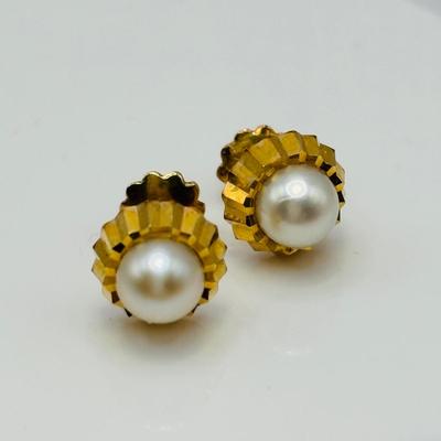 LOT 321: Vintage Cultured Pearl with 18K Gold Pierced Post Earrings with Screw Backs 1.4 gtw