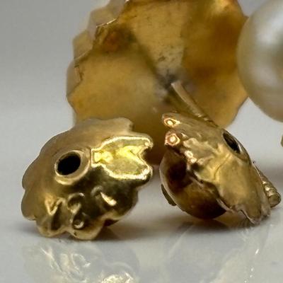 LOT 321: Vintage Cultured Pearl with 18K Gold Pierced Post Earrings with Screw Backs 1.4 gtw