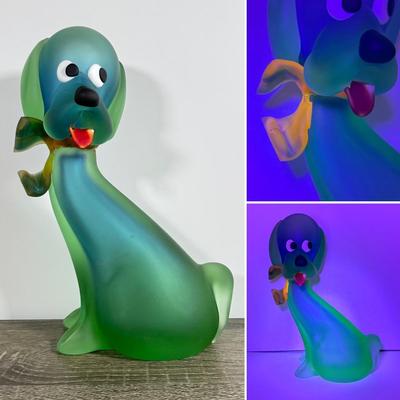 LOT 1D: Vintage Murano Seguso Uranium Art Glass Dog Sculpture *condition issue*