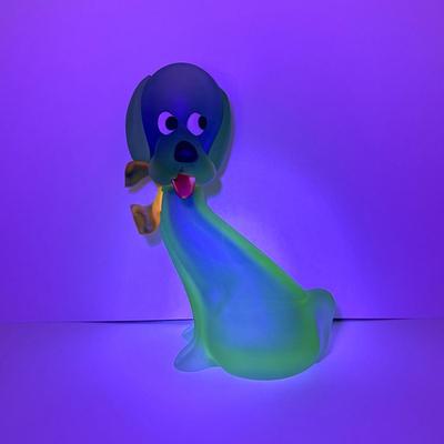 LOT 1D: Vintage Murano Seguso Uranium Art Glass Dog Sculpture *condition issue*