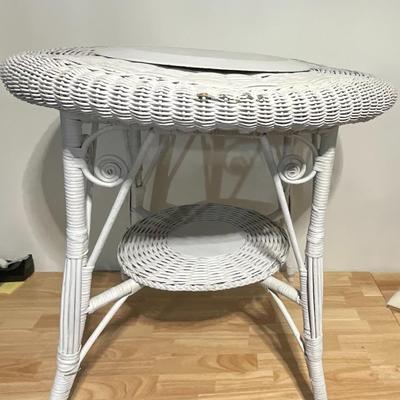 White Wicker table