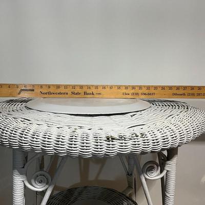White Wicker table
