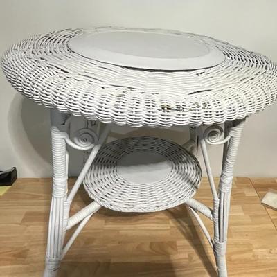 White Wicker table