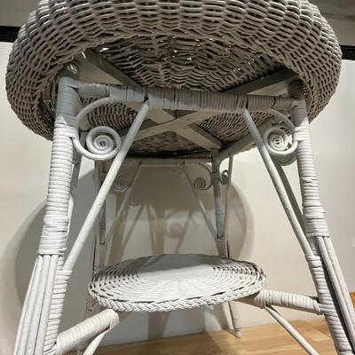 White Wicker table