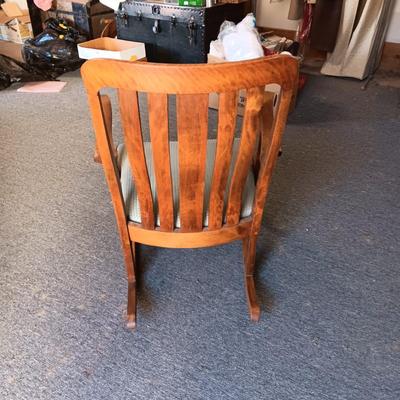 BEAUTIFUL WATERFALL STYLE WOODEN ANTIQUE ROCKING CHAIR