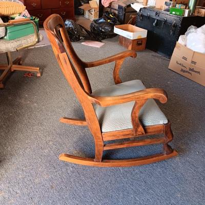 BEAUTIFUL WATERFALL STYLE WOODEN ANTIQUE ROCKING CHAIR