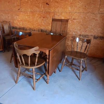 DROP LEAF TABLE WITH 4 CHAIRS AND 2 LEAVES