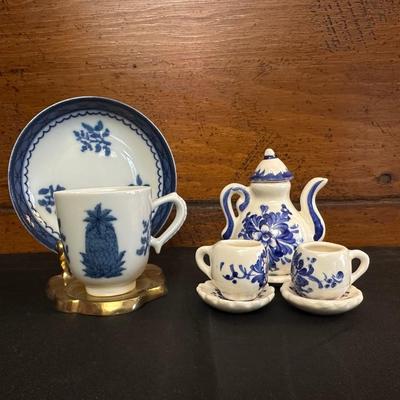 Lot of Blue Patterend Tea Sets