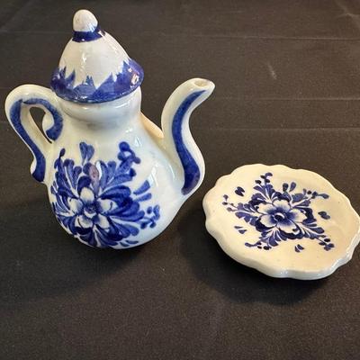 Lot of Blue Patterend Tea Sets