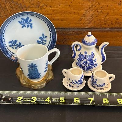 Lot of Blue Patterend Tea Sets