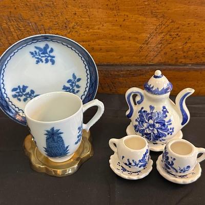 Lot of Blue Patterend Tea Sets