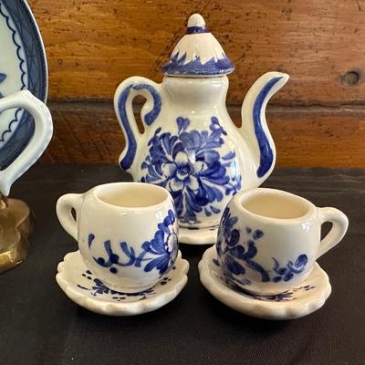 Lot of Blue Patterend Tea Sets