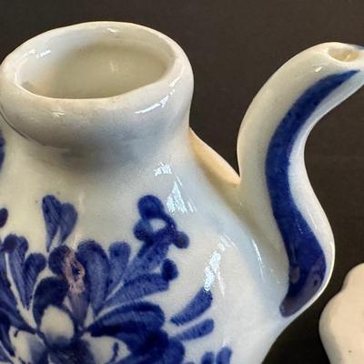 Lot of Blue Patterend Tea Sets