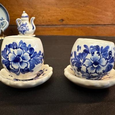 Lot of Blue Patterend Tea Sets