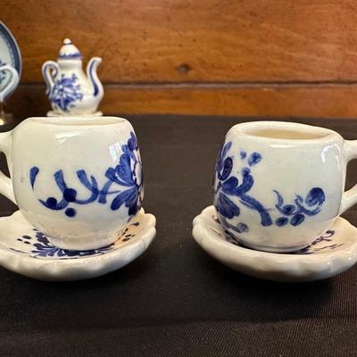 Lot of Blue Patterend Tea Sets