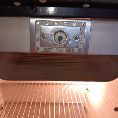 WORKING RETRO GE REFRIGERATOR/FREEZER