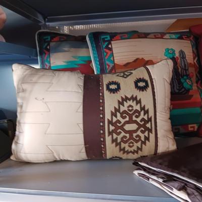 SW STYLE QUEEN COMFORTER, PILLOW SHAMS AND BEDSKIRT