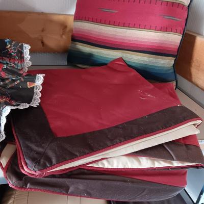 SW STYLE QUEEN COMFORTER, PILLOW SHAMS AND BEDSKIRT