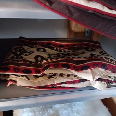 SW STYLE QUEEN COMFORTER, PILLOW SHAMS AND BEDSKIRT