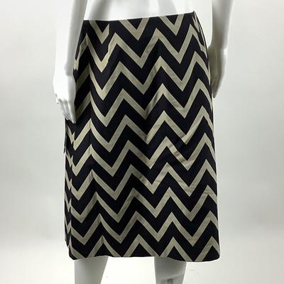 574 New ESCADA Black and Tan Zig-Zag Skirt