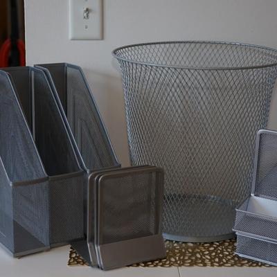 GROUPING OF METAL WIRE OFFICE DESK ACESSORIES