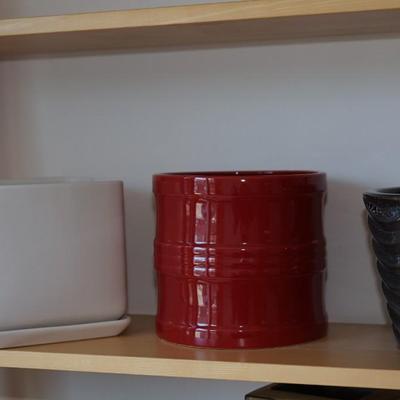 GROUPING FOUR CERAMIC POTS FOR PLANTS