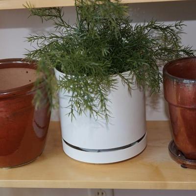 GROUPING OF THREE POTS FOR PLANTS AND ONE ARTIFICIAL FERN