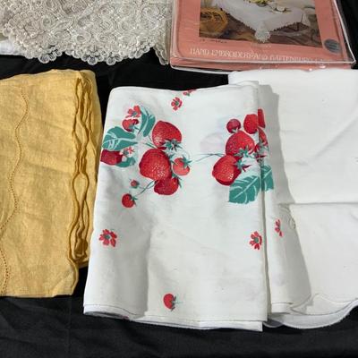 Lot of Various Sizes of Vintage to now Table Covers including a large set of Napkins