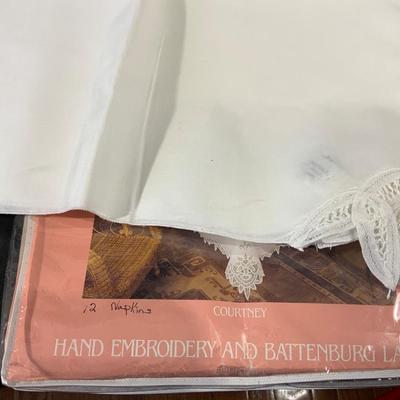Lot of Various Sizes of Vintage to now Table Covers including a large set of Napkins