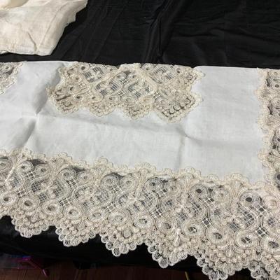 Lot of Various Sizes of Vintage to now Table Covers including a large set of Napkins