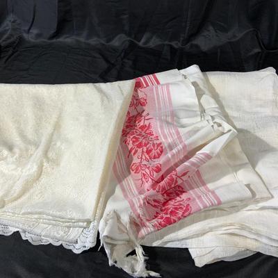 Lot of Various Sizes of Vintage to now Table Covers including a large set of Napkins