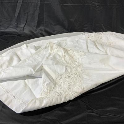 Lot of 4 Vintage lace table cloths including an Embroidered Square Table Cloth