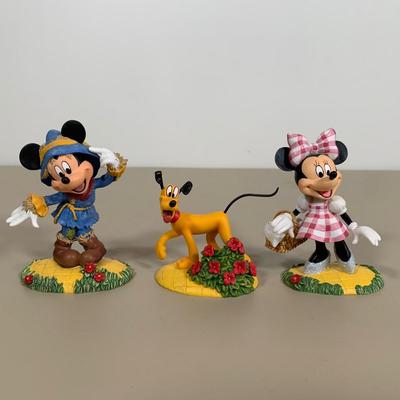 LOT 254 A: 2006 Limited Edition Numbered Mickey's Magical Time In Oz Collection