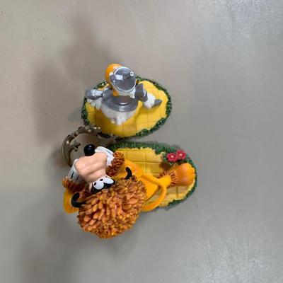 LOT 254 A: 2006 Limited Edition Numbered Mickey's Magical Time In Oz Collection