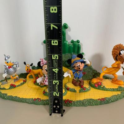 LOT 254 A: 2006 Limited Edition Numbered Mickey's Magical Time In Oz Collection