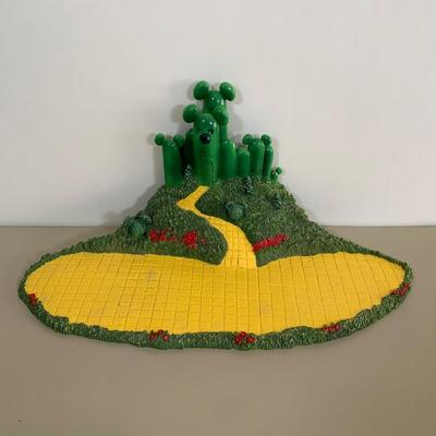 LOT 254 A: 2006 Limited Edition Numbered Mickey's Magical Time In Oz Collection