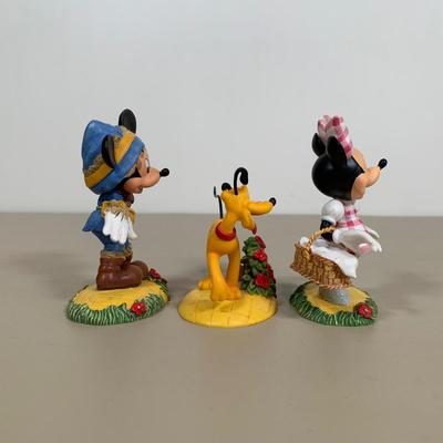 LOT 254 A: 2006 Limited Edition Numbered Mickey's Magical Time In Oz Collection