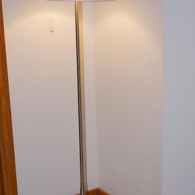 CLASSIC MODERN STYLE CHROME FLOOR LAMP W/ TULIP BASE