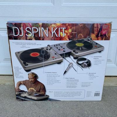 LOT 255 B: NIP Sound Tech DJ Spin Kit Model #STMX100