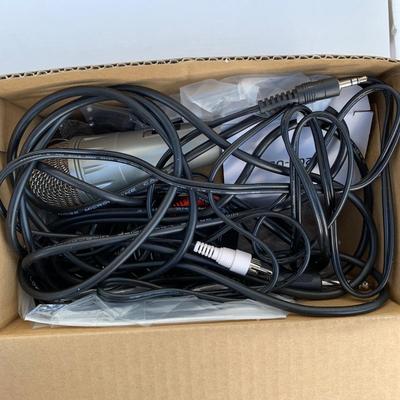 LOT 255 B: NIP Sound Tech DJ Spin Kit Model #STMX100