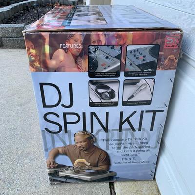 LOT 255 B: NIP Sound Tech DJ Spin Kit Model #STMX100