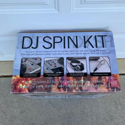LOT 255 B: NIP Sound Tech DJ Spin Kit Model #STMX100