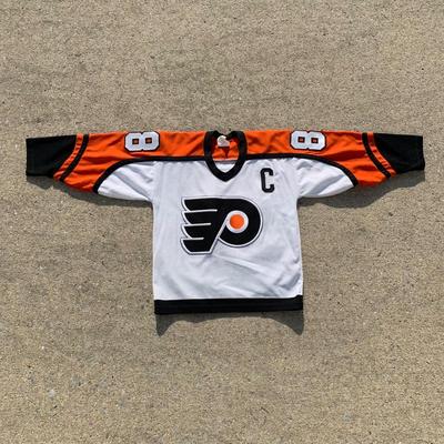 LOT 262 A: NHL Philadelphia Flyers Leclair & Lindros Jerseys Size Junior Small / Medium & Large / X-Large