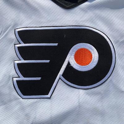 LOT 262 A: NHL Philadelphia Flyers Leclair & Lindros Jerseys Size Junior Small / Medium & Large / X-Large