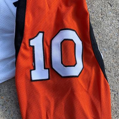 LOT 262 A: NHL Philadelphia Flyers Leclair & Lindros Jerseys Size Junior Small / Medium & Large / X-Large